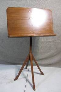 lot 109 image: Kids Wooden Music Stand