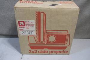 lot 120 image: Vintage Argus 233FA 2x2 Slide Projector