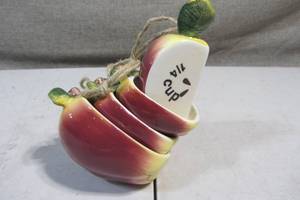 lot 130 image: Set of 4 Ceramic Apple Measuring Cups