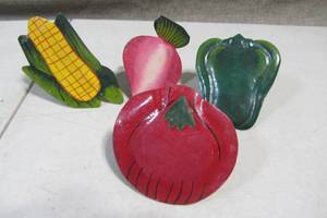 lot 137 image: Set of 4 Napkin Rings-Vegetable Themed