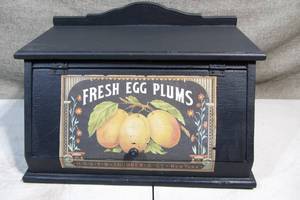 lot 149 image: Cute Rustic Style Wooden Bread Box