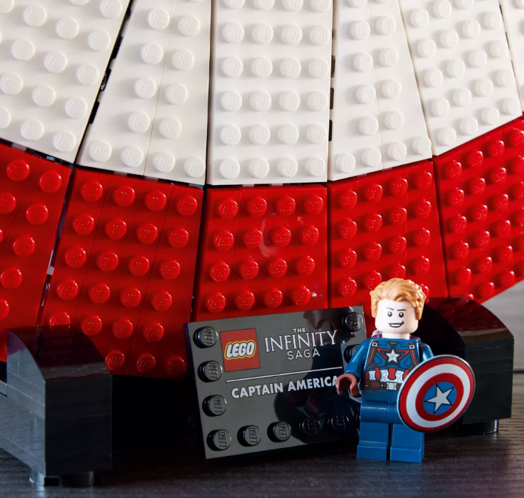lot 9 image: LEGO Marvel Captain Americas Shield Building Model Kit