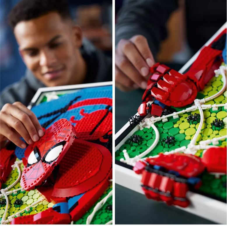 lot 10 image: LEGO Spiderman Building Model Kit