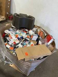 lot 149 image: Wholesale Pallet of Assorted Miscellaneous Items