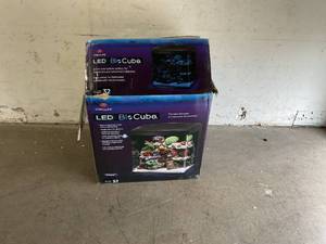 lot 121 image: Coralife 32 Gallon LED BioCube Aquarium Fish Tank Kit