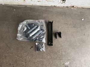 lot 133 image: Lockey Sumo Gate Hardware Black Hydraulic Gate and Door Closer