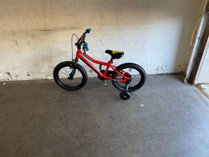 lot 30 image: Schwinn Piston 16 Inch Kids BlackBlueRed Bike