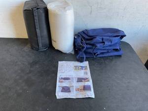 lot 259 image: Favoyard Outdoor 24 x 24 Inch Navy Blue Waterproof & Fade Resistant Seat Cushion Set