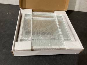 lot 454 image: Hansen Home Distressed White Wooden Frame Decorative Wall Mirror