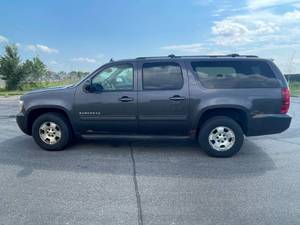 2011 Chevrolet Suburban LT - 4X4 - 2 OWNERS