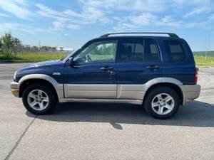 2001 Suzuki Grand Vitara Limited - 4X4 - 1 OWNER