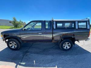 1997 Nissan Truck XE - 2 OWNERS - 4X4