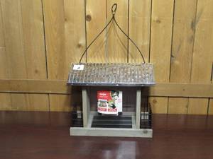 lot 4 image: Meijer Hopper Bird Feeder