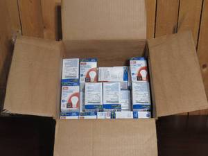 lot 93 image: Box of 40w Halogen Light Bulbs - Dimmable