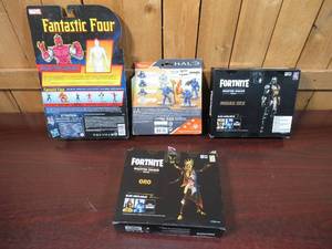 lot 25 image: Lot of Action Figures