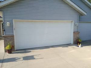 lot 2 image: 16 X 7 Garage Door