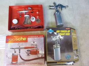 lot 11 image: Paint Gun and Airbrush Kit