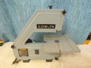 lot 14 image: Delta Band Saw