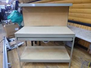 lot 15 image: Metal Work Bench