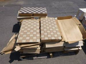 lot 25 image: Pallet of Tile