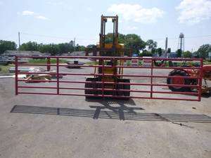 lot 8 image: Cattle Gate