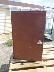 lot 29 image: Metal Cabinet