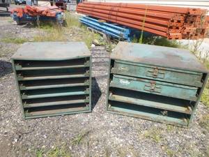 lot 30 image: 2 Metal Cabinets