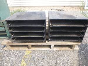 lot 31 image: 2 Metal Cabinets