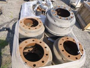 lot 39 image: 9 Brake Drums