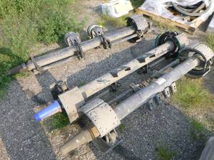 lot 50 image: 3 Trailer Axels