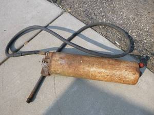 lot 59 image: Throw Hydraulic Cylinder