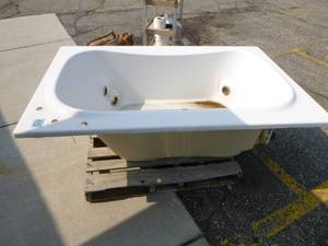 lot 64 image: Pearl Baths Jetted Bathtub