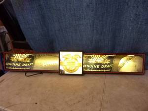 lot 73 image: Miller Genuine Draft Lighted Beer Sign