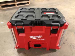 lot 7 image: Milwaukee PACKOUT 22 in. Modular XL Tool Box Customer Returns See Pictures