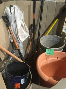 lot 22 image: Gaylord with assorted Patio tools and accessories customer returns review pictures