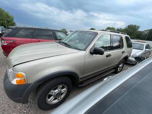 lot 100L image: 2004 Ford Explorer XLS - 4X4 - 2 OWNERS
