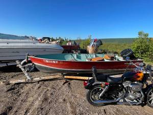lot 50 image: 1975 LUND Boat