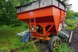 EZ Trail Inc EZ Flow 220 Bushel Capacity Gravity Bow On Minnesota Wagon