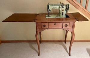 lot 114 image: Vintage Wooden Sewing Table with Singer Sewing Machine and Stool