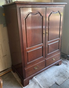 lot 170 image: Classy Media Cabinet