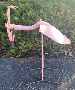 lot 172 image: Metal Flamingo Yard Art Figurine