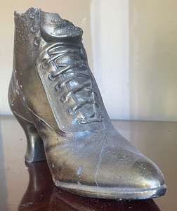 lot 178 image: Vintage Brass Shoe Decorative Figurine