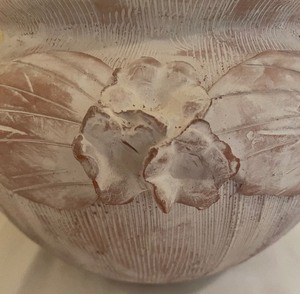 lot 184 image: Pretty Pottery Vase