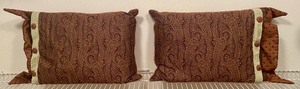lot 193 image: 5 Elegant Accent Pillows