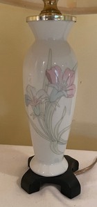 lot 254 image: Pretty Petite Lamp