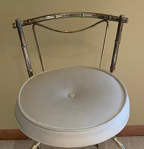 lot 259 image: Vintage Vanity Chair