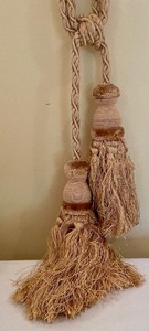 lot 273 image: 6 Sets of Decorative Tassels