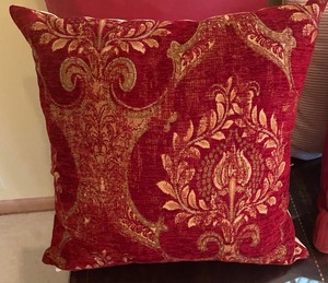 lot 276 image: Variety of Accent Pillows