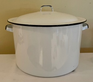 lot 300 image: Vintage Enamel Pot, Kirbury Pot and Strainer