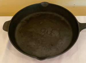 lot 306 image: Cast Iron Skillet